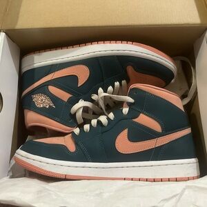 NIKE AIR JORDAN WOMEN’S MID